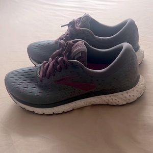 Brooks women’s running shoes